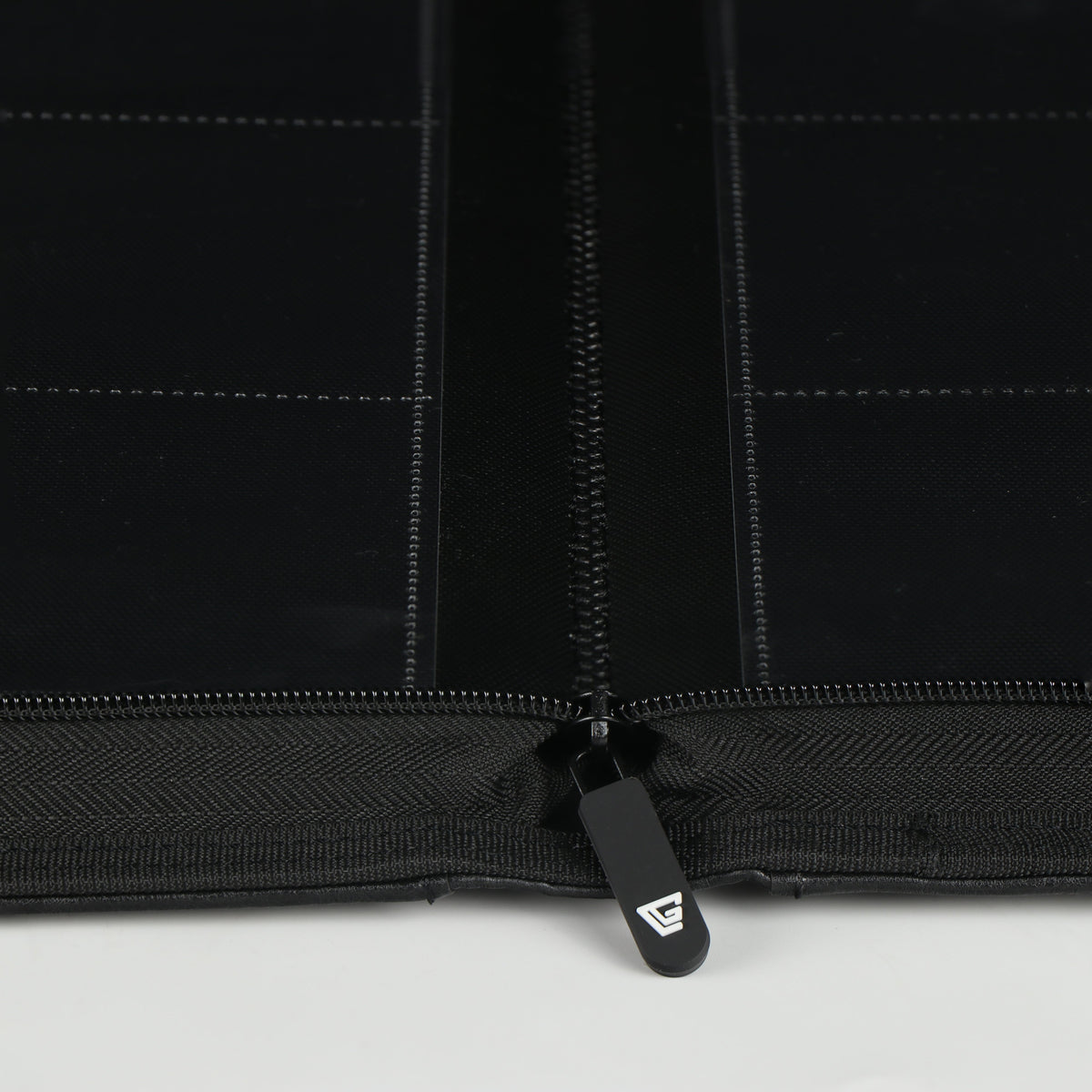 Gemloader Toploader Binder Black Detailansicht